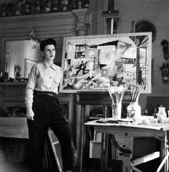 Sonja Sekula mit ihrem Werk (ohne Titel, 1942) in André Bretons Wohnung in New York, 1945