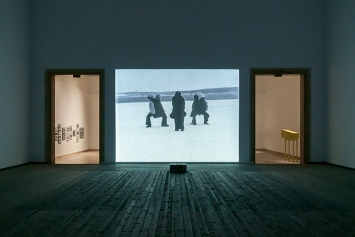 Joan Jonas · 1968, 16mm-Film übertragen auf Video, 5’37’’, Ausstellungsansicht Haus der Kunst, München © ProLitteris. Foto: Maximilian Geuter