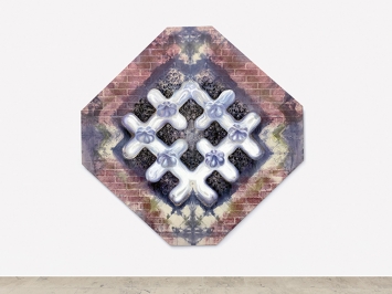 Andreas Dobler · Bricks & Pies, 2023, ­Batik, Gouache und Acryl auf Baumwolle, 248 x 248 cm © ProLitteris. Foto: Alain Kupper