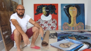 Der kubanische Künstler Pango in seinem Atelier